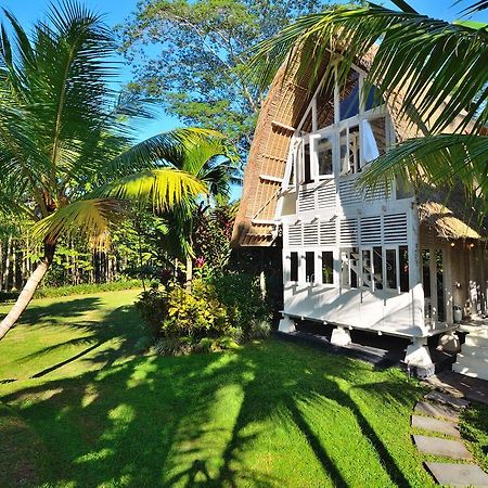Jendela Di Bali Villa Теґалаланґ Номер фото